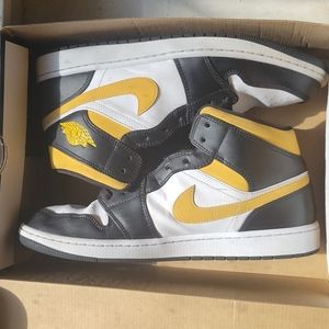 Jordan 1 Mid white-pollen-black